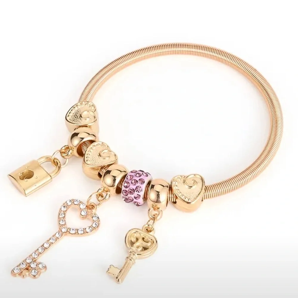 ✨ Lock & Key Charm Bracelet - Picture 1 of 5
